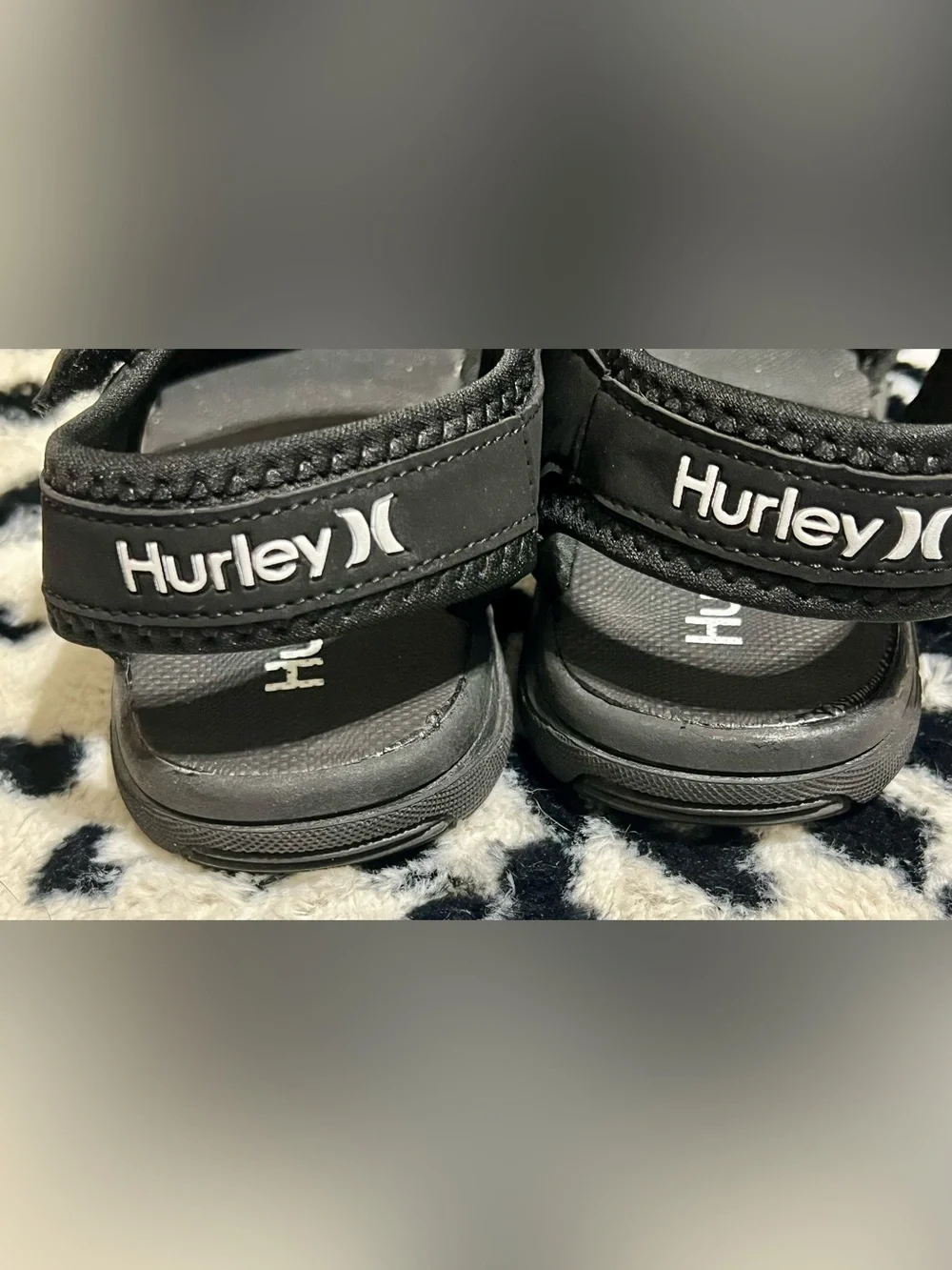 CLOSET CLEAN OUT - Hurley rubber sandals -Black Size 3